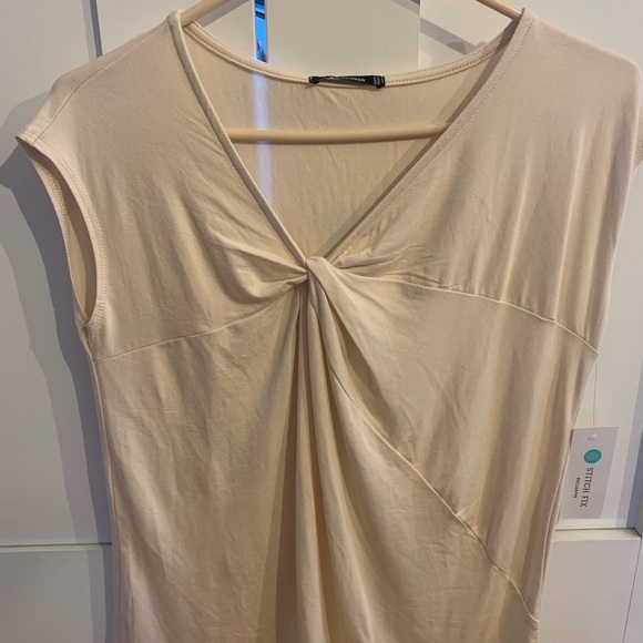 New with tags Pink Clover twist front knit top - Picture 2 of 4